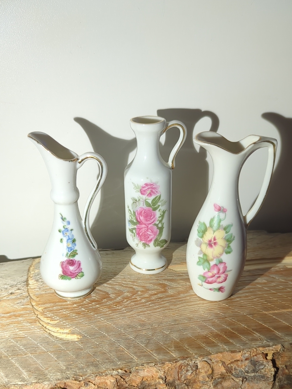 💐3 Japanese Mini Bud Vases.
